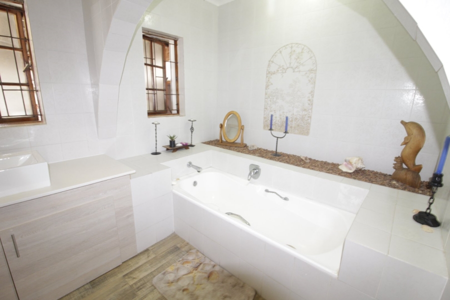 6 Bedroom Property for Sale in Ferreira Town Eastern Cape
